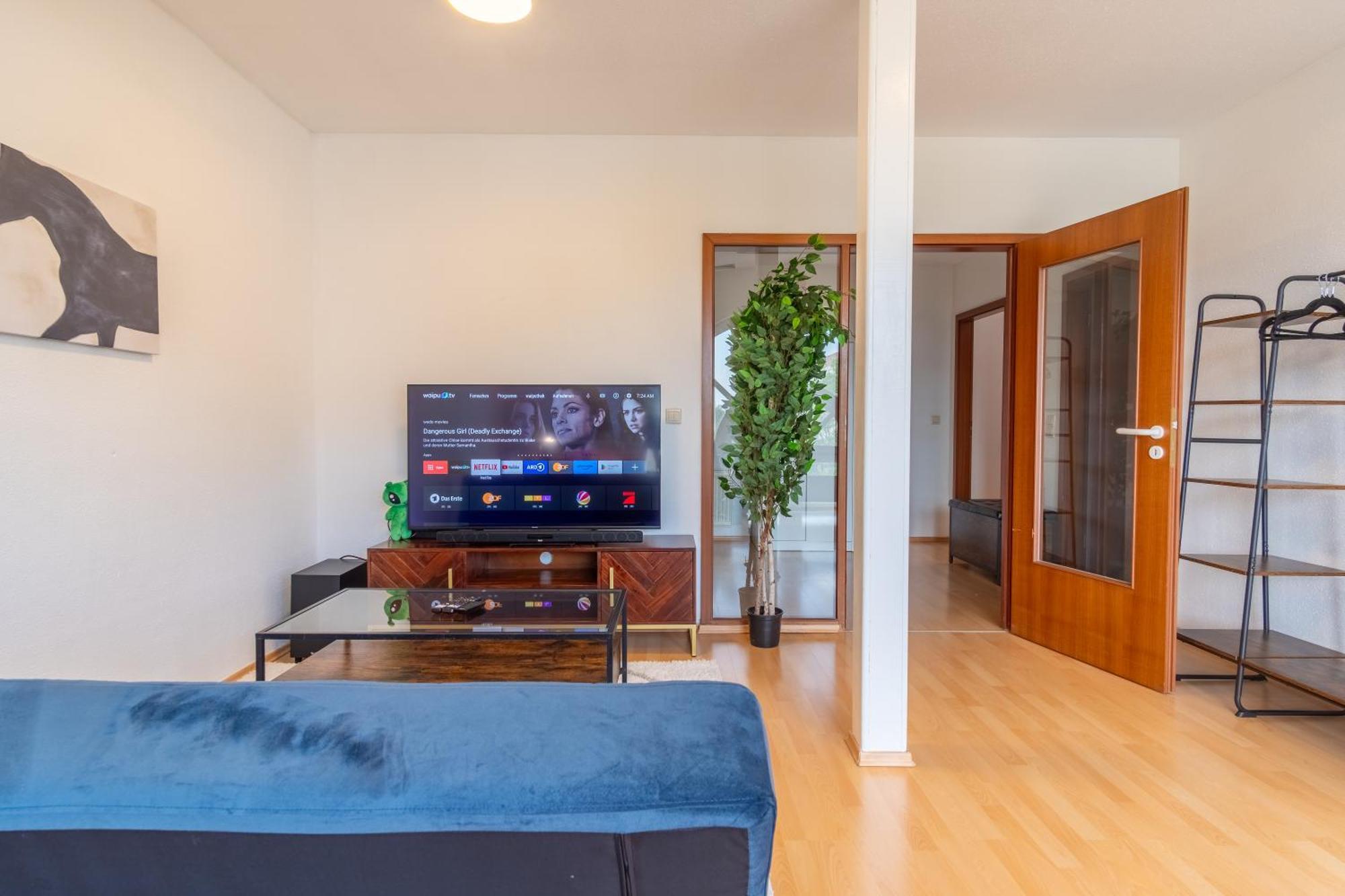 4k Tv, Soundbar, Ausblick Bad Durrenberg